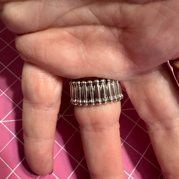 ❤️BEAUTIFUL   SILVER TONE w/PINK RHINESTONES STRETCH RING - Picture 4 of 6